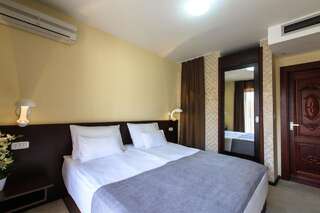 Отель Hotel Nadezda Будва Семейный люкс с 2 спальнями-4