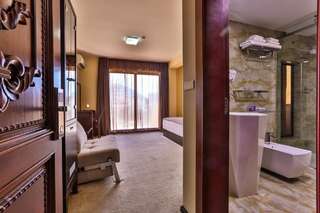Отель Hotel Nadezda Будва Улучшенный двухместный номер с 1 кроватью и частичным видом на море-4
