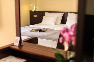 Отель Hotel Nadezda Будва Стандартный двухместный номер с 1 кроватью-1