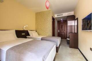Отель Hotel Nadezda Будва Стандартный двухместный номер с 2 отдельными кроватями-1